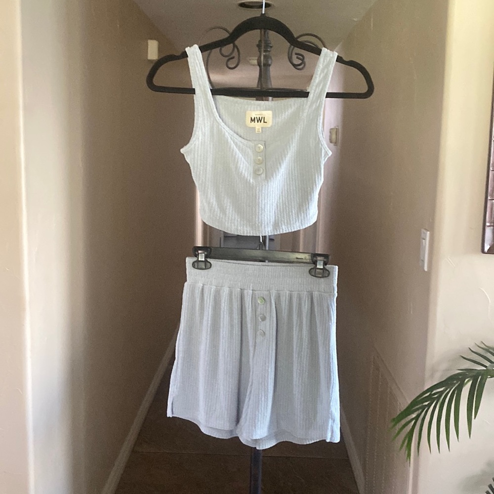MWL Ribbed Pull on shorts and Crop Tank XS